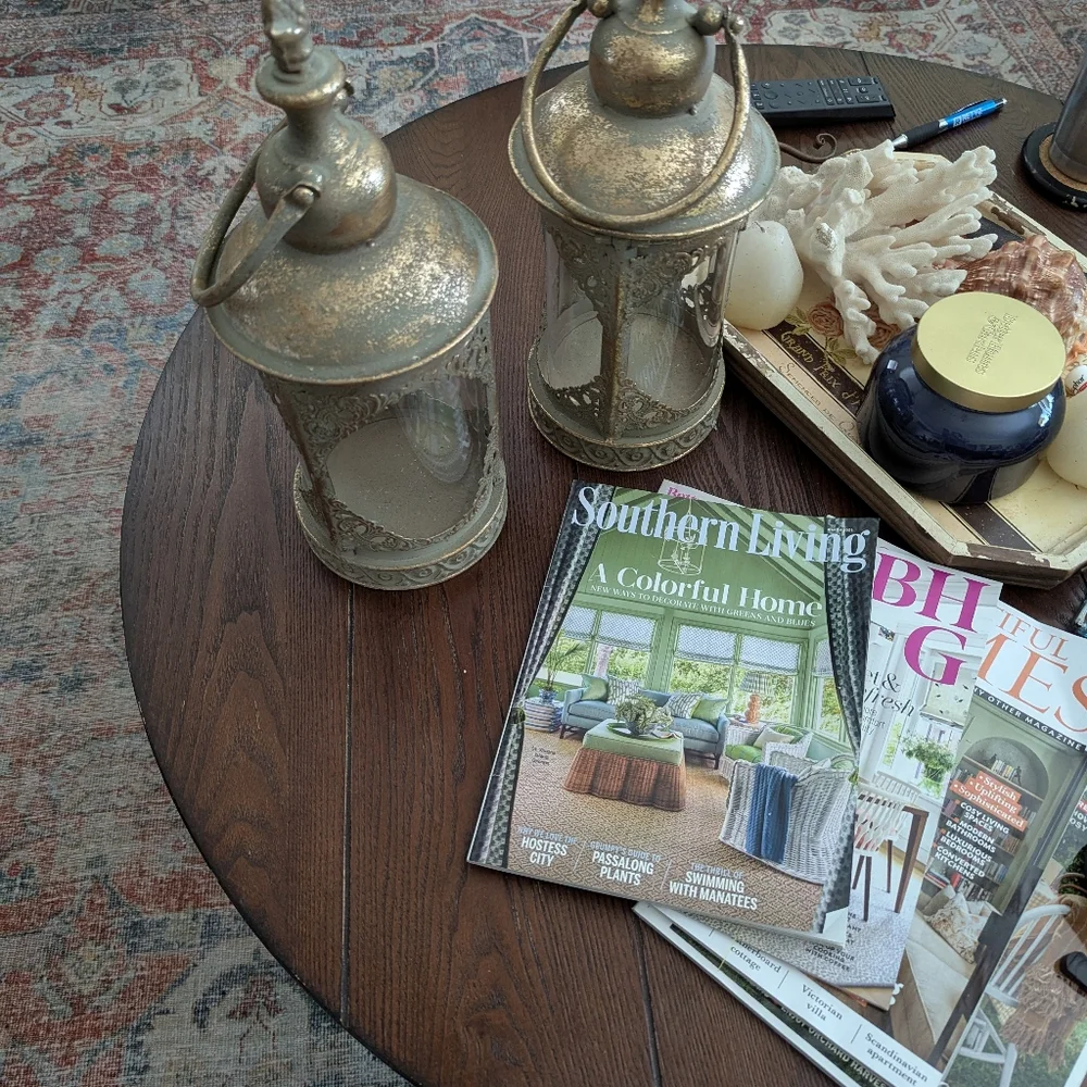 Elegant Gold Lantern Accents for Sophisticated Decor